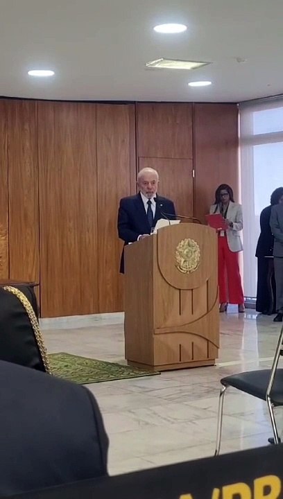 Lula e presidente da Itália assinam acordos de...