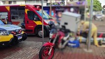 Colisão traseira entre motos deixa motociclista ferido na Rua Paraná