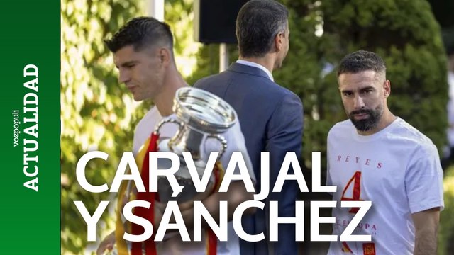 El frío saludo de Carvajal a Pedro Sánchez