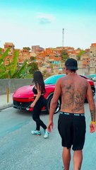 Único dono da Ferrari Purosangue vermelha do Brasil desfila por favela de SP e viraliza nas redes