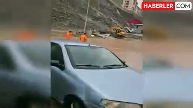 Artvin'in Yusufeli ilçesinde sağanak sele dönüştü