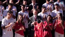 La selección estuvo con Felipe VI más de una hora en Zarzuela y apenas aguantó 16 minutos a Sánchez