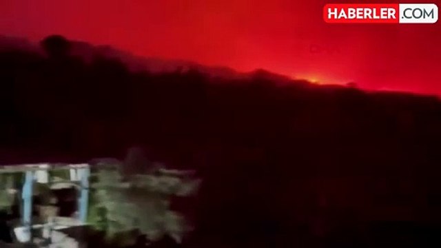 Manisa'da Orman Yangını: Yüzlerce Hektar Alan Yandı, 2 Mahalle Tahliye Edildi