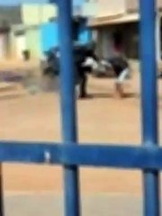 Familiares de motociclista em fuga agridem PMs