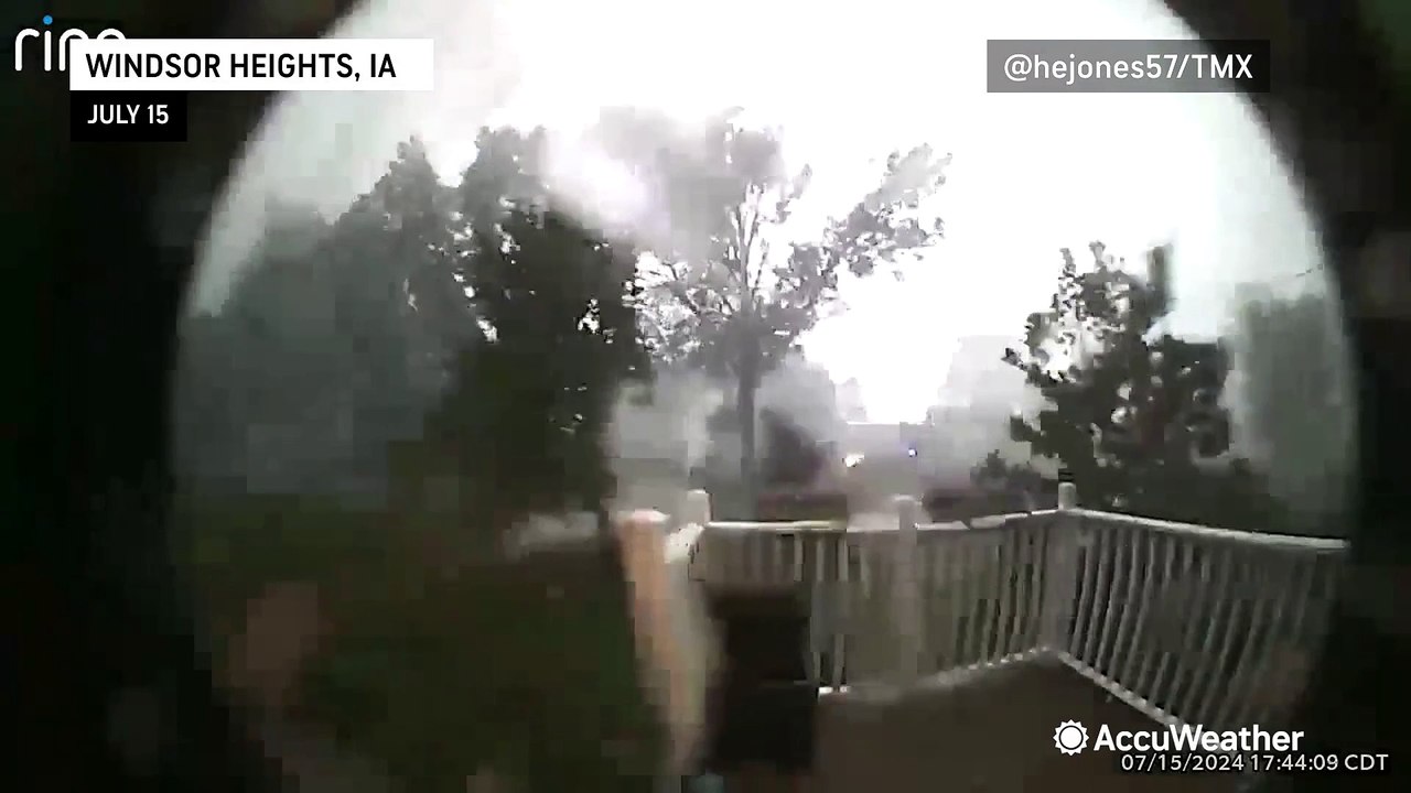 Ring camera captures flying debris during Iowa storm