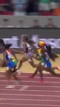 Sha'Carri anchors USA's 4x100 WORLD TITLE ‍