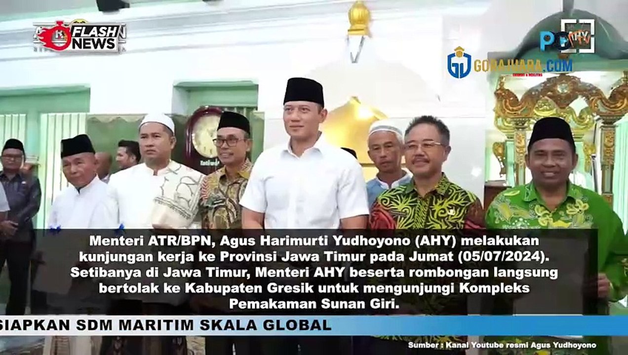 KEMENTRIAN ATR BPN SERAHKAN SERTIPIKAT WAKAF MASJID SUNAN GIRI DAN ZIARAH MAKAM DI GRESIK