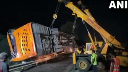 Bus Accident: ट्रैक्टर से टकराई श्रद्धालुओं से भरी बस, खाईं में जा गिरी, हादसे में 5 की मौत, 42 घायल