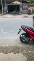 Anh em có thấy cái tui thấy không