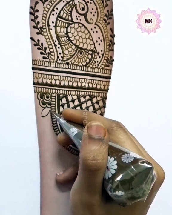 Mouni roy wedding replica beautiful mehndi designs #mouniroy #mouniroywedding  #mehndidesign #hennadesigns #bridalmehndi #mehndi  #mehndilovers #hennavibes #mehnditutorials #hennasimple #mehndiinspiration #mehndi_inspire #henna_inspiration #mkmehandiart #