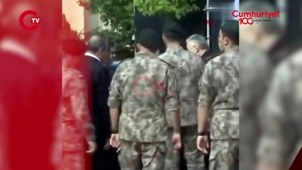 Bahçeli'nin elini öpmek için sıraya girmişler!