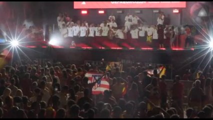 Gli spagnoli festeggiano a Madrid con i campioni d'Europa