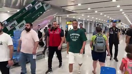 F.Bahçeli taraftardan Cenk Tosun'a: Dünyanın en mutlu adamı olduk biz ya...