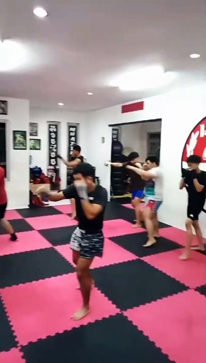 LATIHAN MUAYTHAI