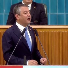 Özgür Özel’den ‘el öpme’ tepkisi