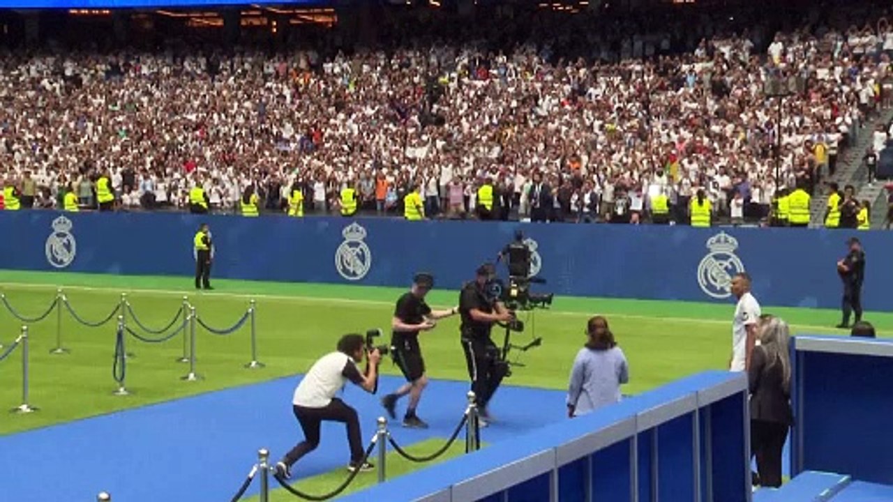 Mbappé fue presentado en el Real Madrid ante decenas de miles de seguidores
