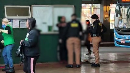 Vendedor de doces é abordado pela PM após perturbar mulheres no Terminal Oeste