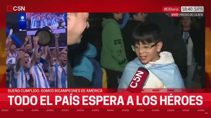 “Encima cantó en inglés”: La sinceridad de un niño argentino sobre el show de Shakira en la Copa América