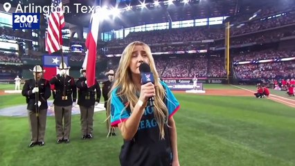 Cantante se vuelve tendencia por su interpretación del himno de EEUU