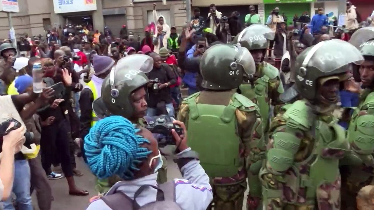 Disturbios y gases lacrimógenos en nuevas protestas contra el gobierno en Kenia