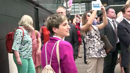 Прогулка по Европарламенту с новым депутатом перед началом первой пленарной сессии