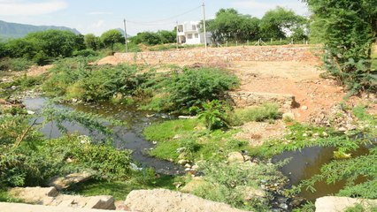 बांडी नदी में अतिक्रमण, पक्के निर्माणों पर नहीं कार्रवाई