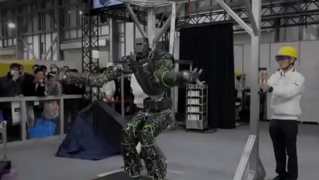 Robots آلة تصوير تمثل الروبوتات البشرية مزيجًا رائعًا من التكنولوجيا والتصميم البشري، ولا تستنسخ المظهر الخارجي فحسب، بل أيضًا جوانب معينة من السلوك البشري. وتغطي تطبيقاتها المتنوعة مجالات مثل الطب والصناعة والأبحاث، مما يفتح آفاقًا جديدة في مجال الروبوتا