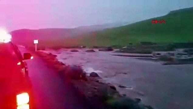 Kars ve Ardahan’da sel suları köy yollarına zarar verdi