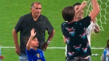 El hijo de Messi se viraliza por pedir un pedazo de la portería del Hard Rock Stadium y lo ignoran