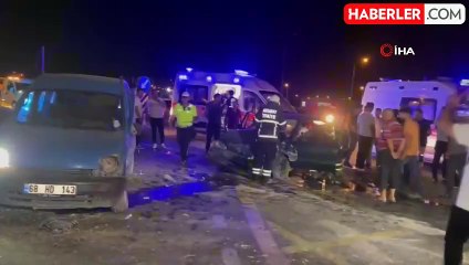 Aksaray'da hafif ticari araç ile otomobil çarpıştı: 4 yaralı