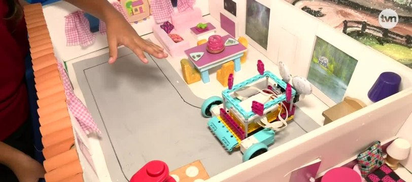 Estudiantes presentan sus proyectos en las olimpiadas regionales de robótica