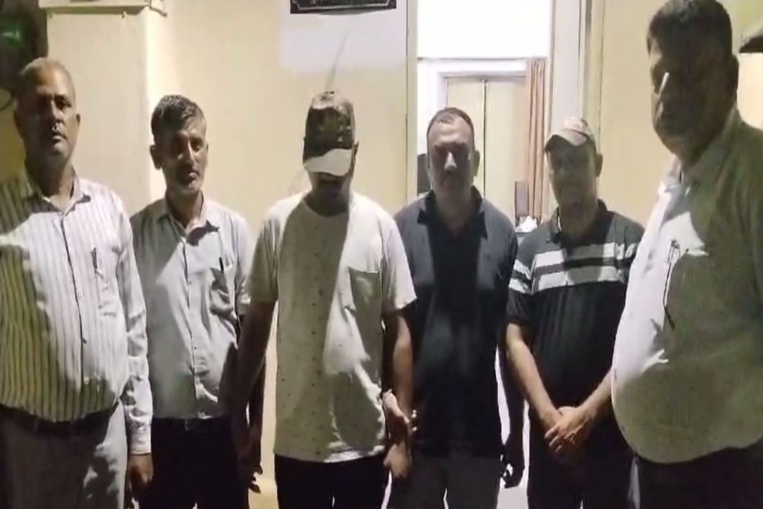 05 हजार रूपए की रिश्वत लेते क्षेत्रीय वन अधिकारी गिरफ्तार
