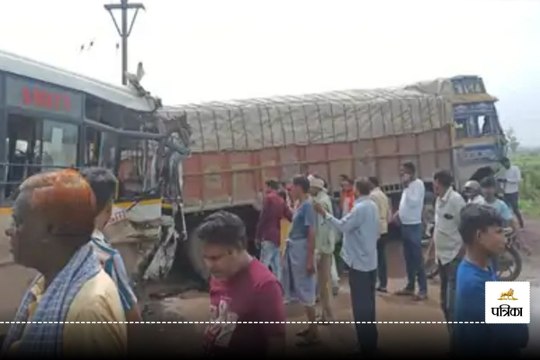 Baloda Bazar Road Accident: बस व ट्रक में जबरदस्त भिड़ंत, हादसे में 22 से ज्यादा यात्री घायल...देखें Video