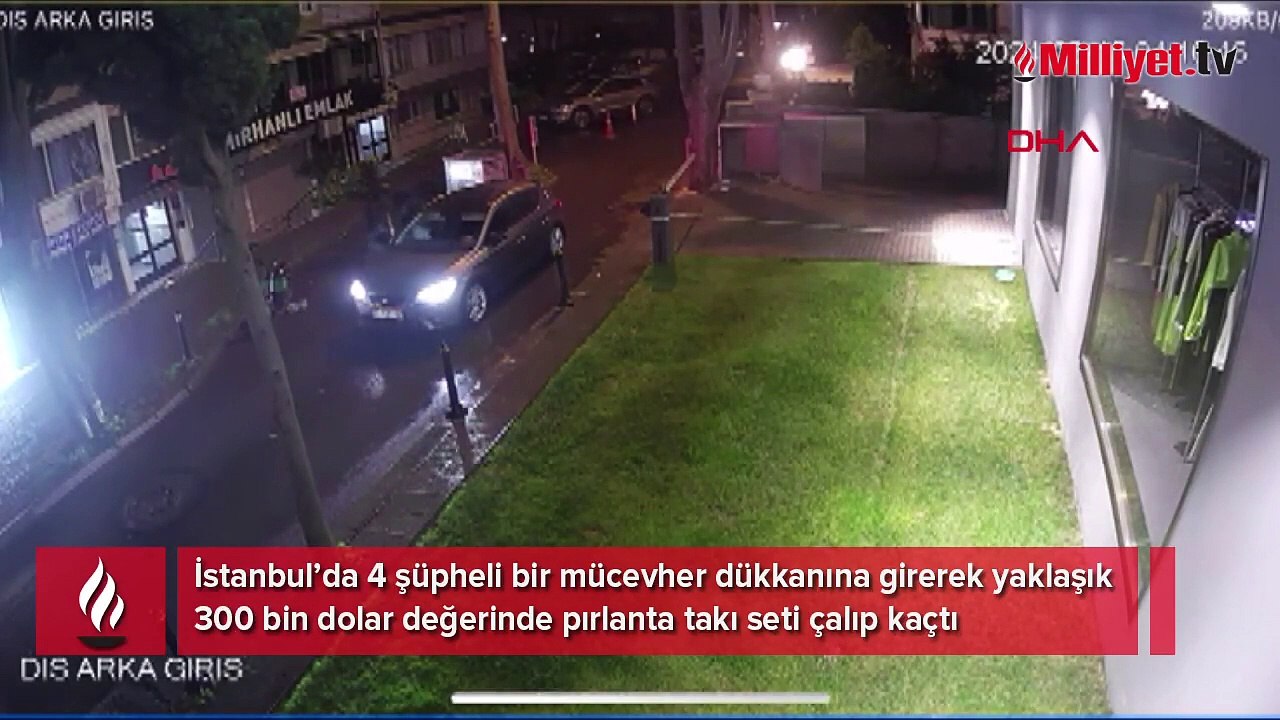 Kadıköy'de 300 bin dolar değerinde pırlanta çalan şüpheliler kamerada