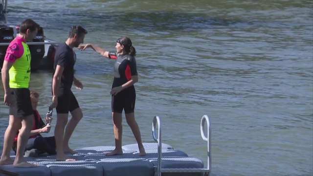 Anne Hidalgo s'est baignée dans la Seine, accompagnée de Tony Estanguet - JO 2024 - Organisation