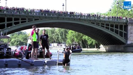 Anne Hidalgo se baigne dans la Seine
