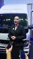 Chelsea Islan, aktris dan model, usai mengendarai langsung truk listrik eCanter
