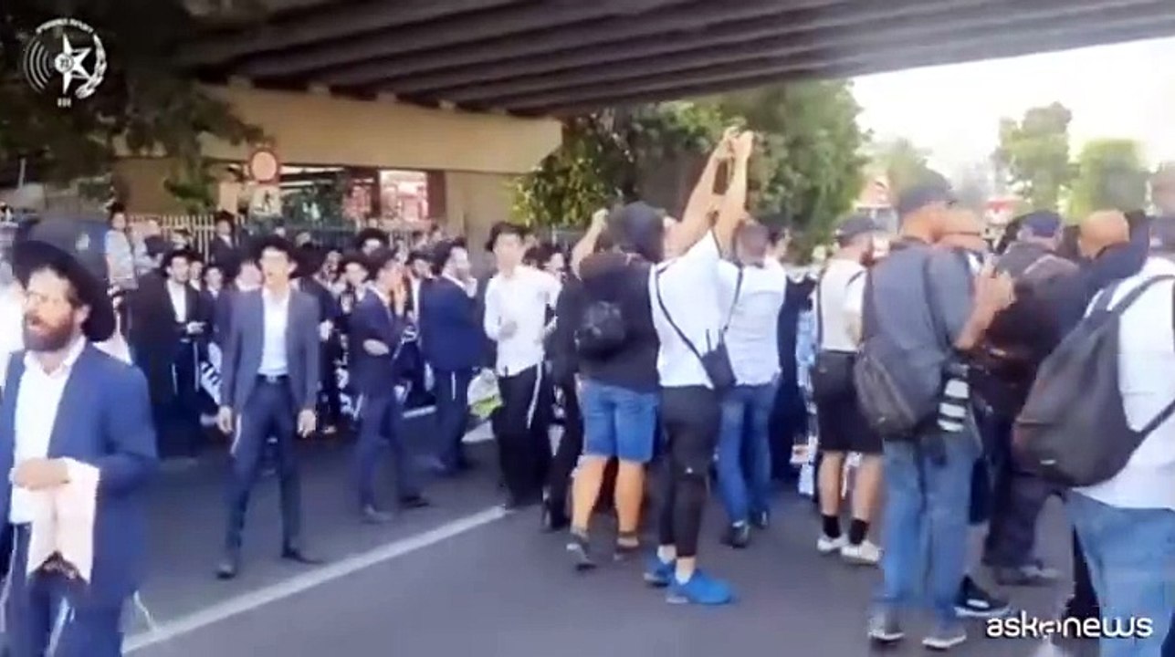 Israele, gli ultra-ortodossi protestano contro coscrizione militare