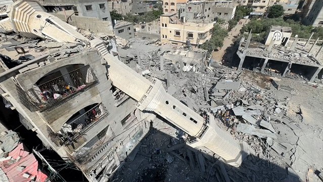 İsrail ordusu Nuseyrat Mülteci Kampı'na saldırı düzenledi