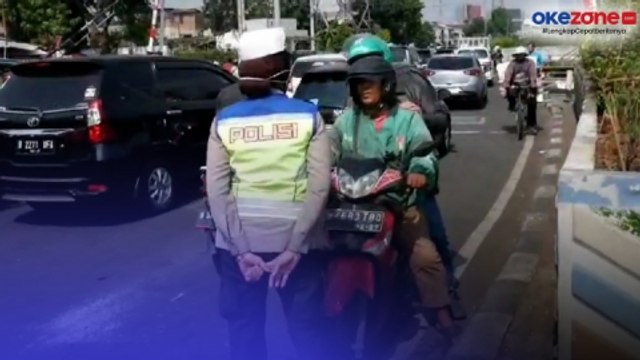 Hindari Operasi Patuh Jaya 2024, Sejumlah Pengendara Roda Dua Nekat Lawan Arah di Perlintasan Kereta Api