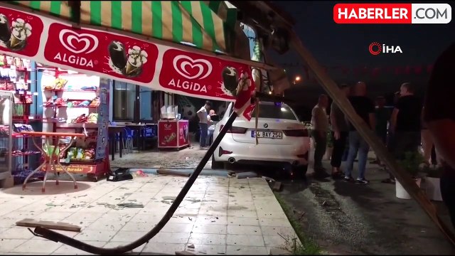 Sürücüsünün Kontrolden Çıkan Lüks Otomobil Kahvehaneye Girdi