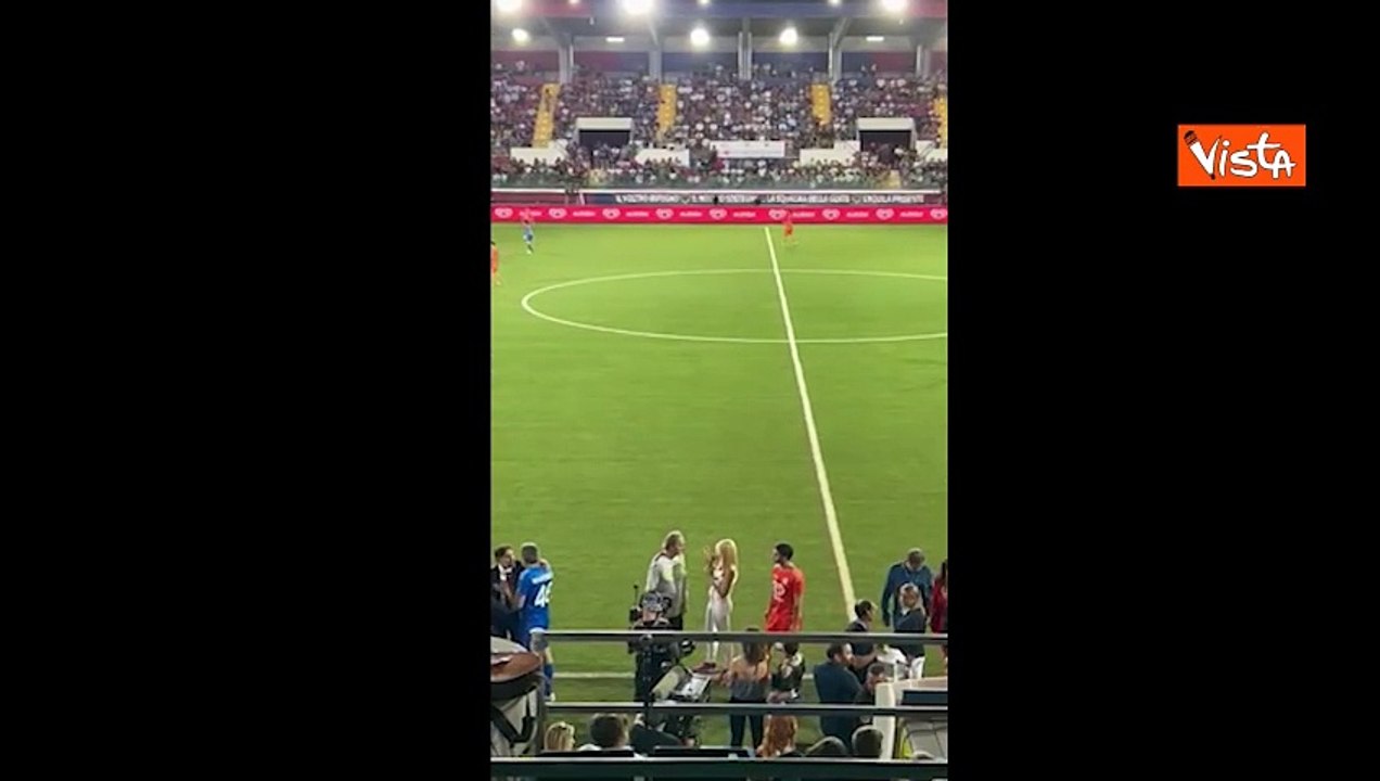 "Fratoianni corre sulla destra... e c'? il goal", Bonelli fa il telecronista alla Partita del Cuore