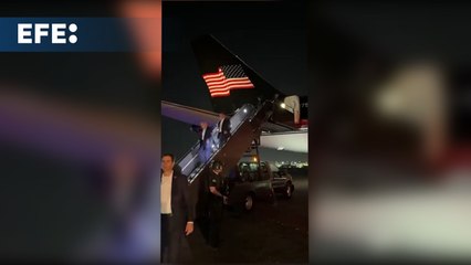 Trump llega en su avión a Newark y baja con normalidad por su propio pie