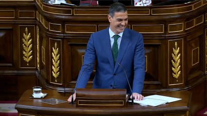 Sánchez se ríe de su propia broma con la ruptura entre Vox y PP: "¿Están empezando una relación abierta a varias bandas?"