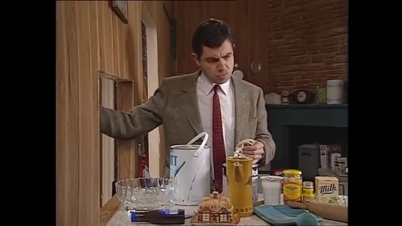 Spring_Cleaning_with_Bean___Funny_Clips___Mr_Bean_Official(360p)