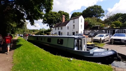Enjoy the Sunshine at Stewpony Lock in Stourbridge ☀️