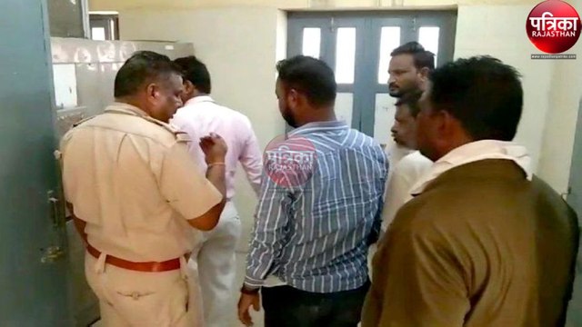 Watch Video : छत से गिरकर व्य​क्ति की मौत : परिजन बोले- नींद में था, शोचालय करने जाते समय पांव फिसला