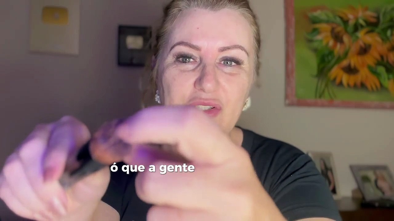 Achei o pincel perfeito para passar Base no rosto, amei.