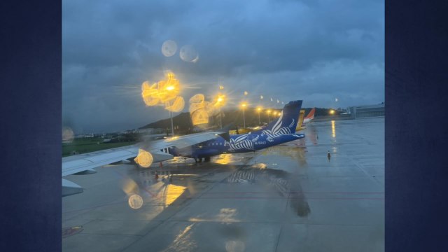 인천행 항공기, 폭우로 김포공항 임시 착륙 / YTN