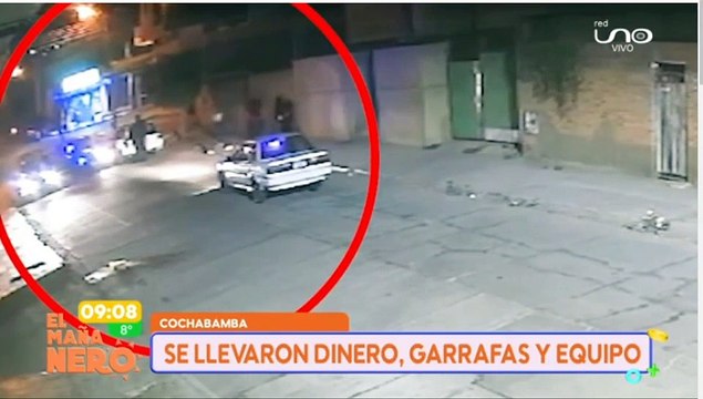 Ladrón trepó por la pared, rompió el seguro de la puerta y les abrió a sus cómplices